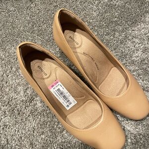 Broso Women's Classic Tan Heels